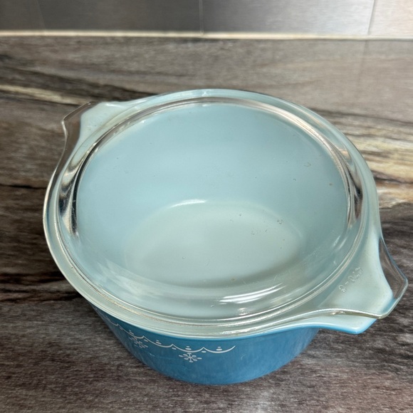 Vintage Pyrex Snowflake Garland Casserole Dish - Picture 3 of 9